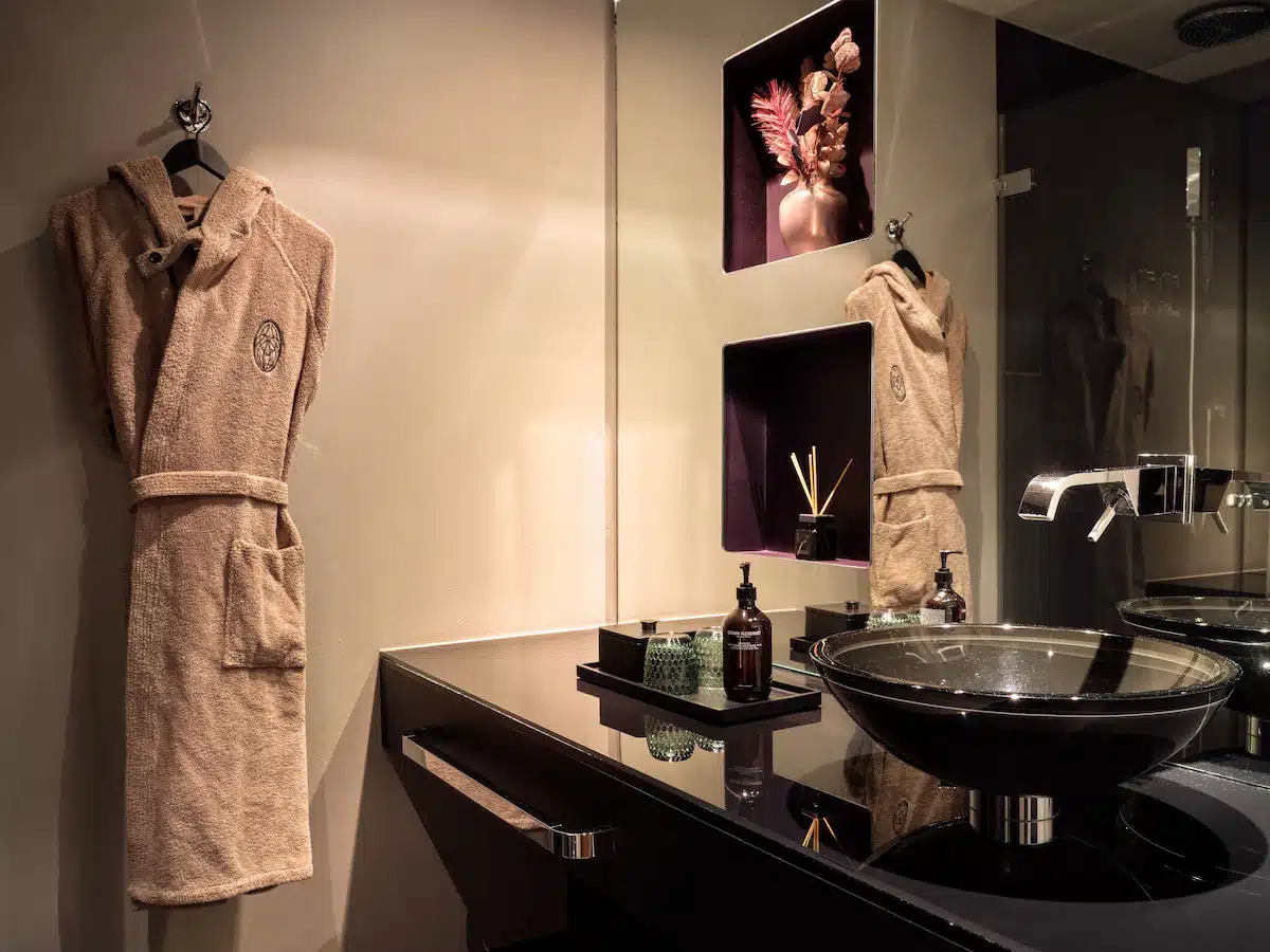 Roomers Frankfurt Bar – Stilvolle Cocktails in futuristischem Ambiente