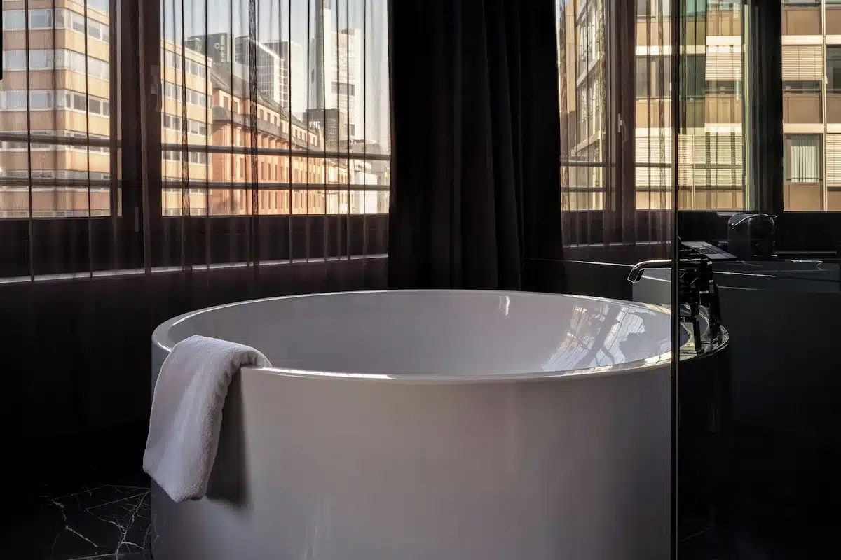Roomers Frankfurt Burbank Restaurant